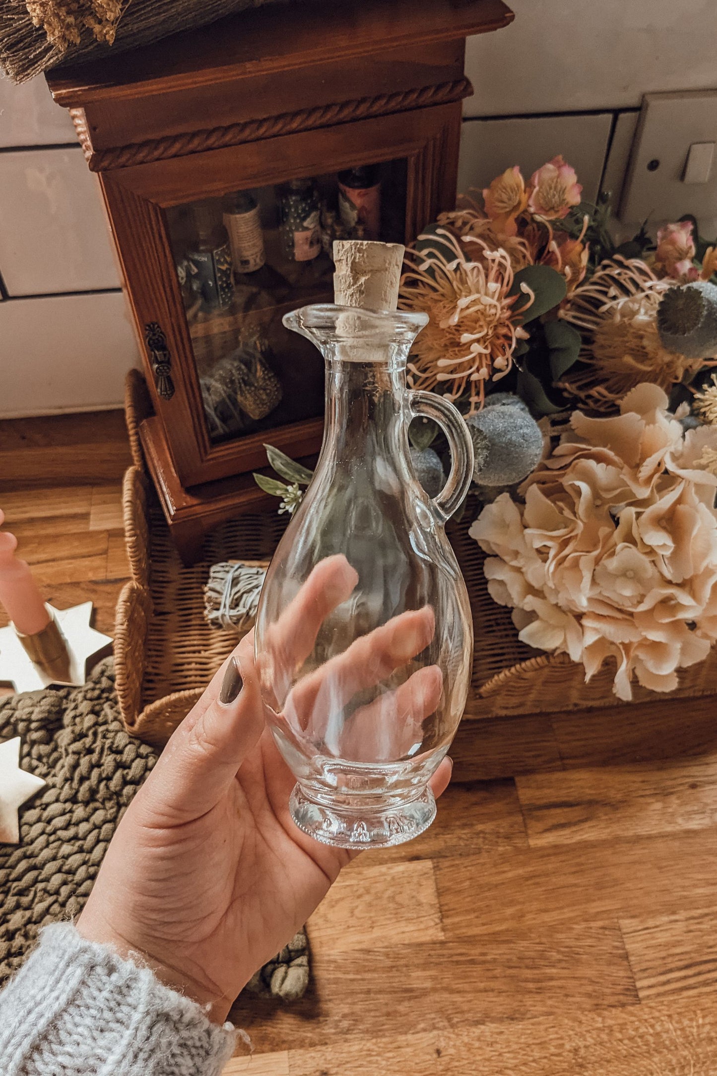 Load image into Gallery viewer, &amp;#39;Stars In A Bottle&amp;#39; Glass Oil +Vinegar Apothecary Bottle
