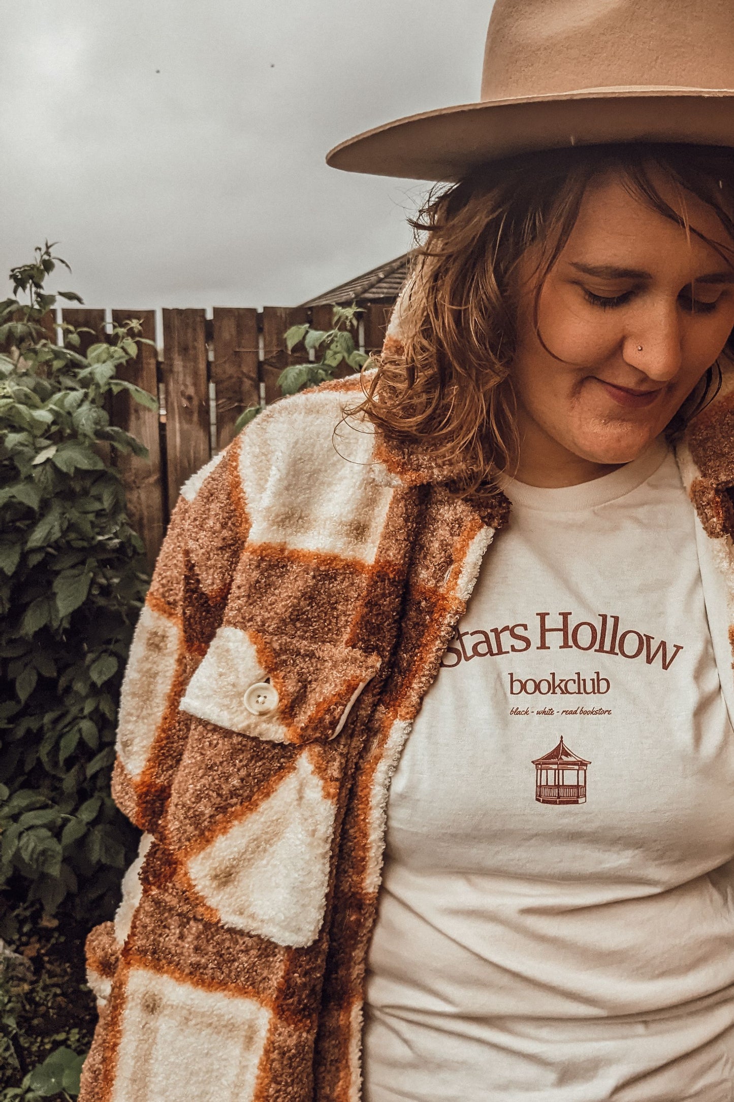 Load image into Gallery viewer, &amp;#39;Black White + Read&amp;#39; Stars Hollow Bookclub Tee
